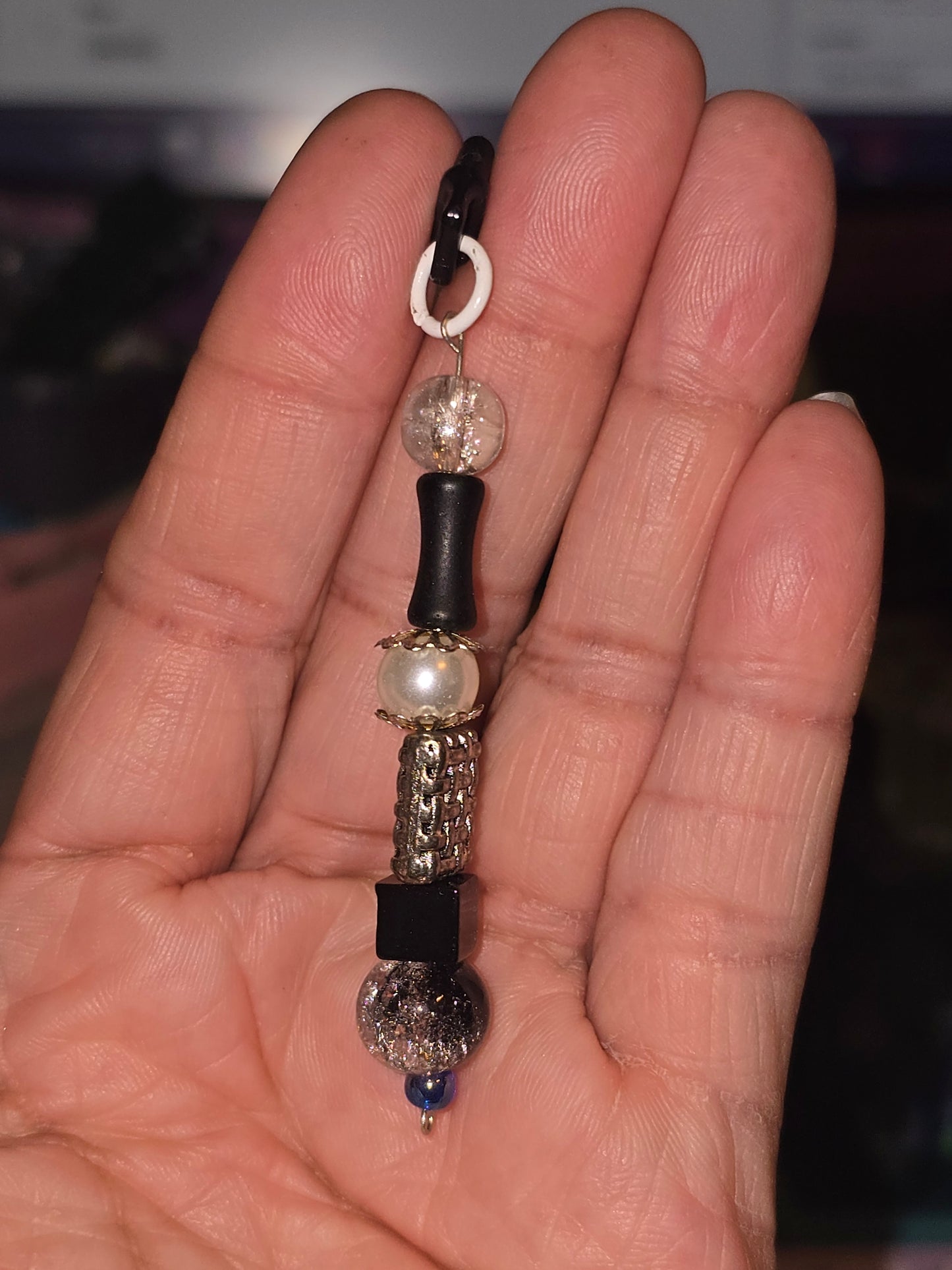 Black Embrace Dazzling Dust Plug