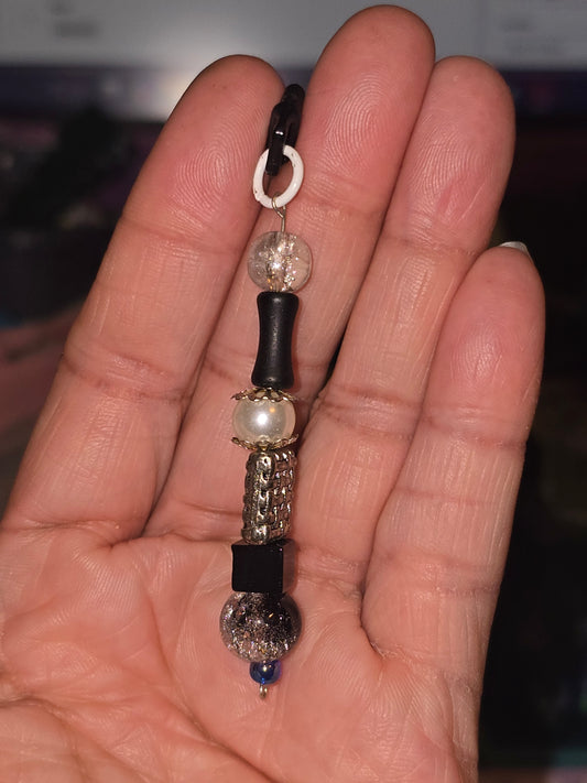 Black Embrace Dazzling Dust Plug